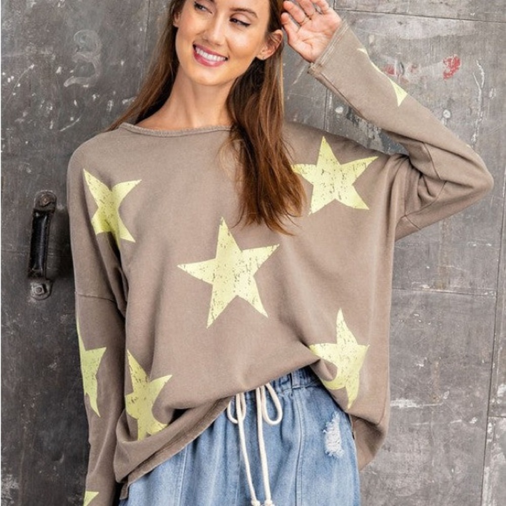 easel Taupe Star Print Long Sleeve Top with Pale Yellow Stars